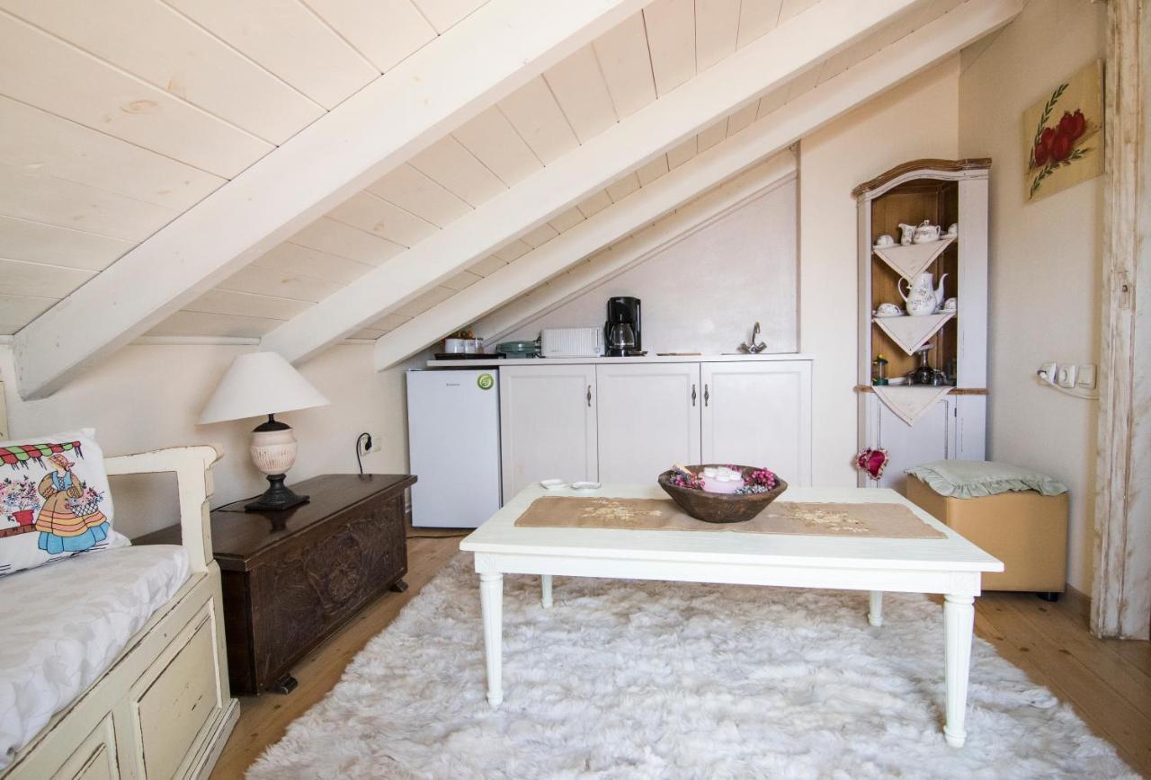 Апартаменти Cozy Attic Арахова Екстер'єр фото